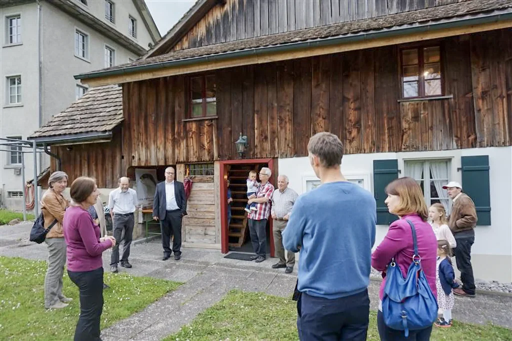 Ausstellungseröffnung Fischotter – Dürstelerhaus Ottikon Eröffnung der Fischotter-Ausstellung beim Dürstelerhaus in Ottikon