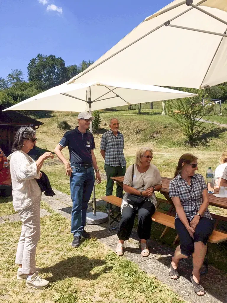 Dürstelerhaus empfängt Gemeindeverwaltung Gossau Gemeindeverwaltung Gossau ZH mit Ross und Wagen am Dürstelerhaus