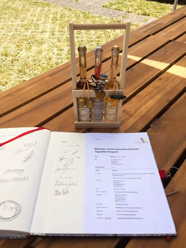 Dürstelerhaus empfängt Gemeindeverwaltung Gossau Gemeindeverwaltung Gossau ZH mit Ross und Wagen am Dürstelerhaus