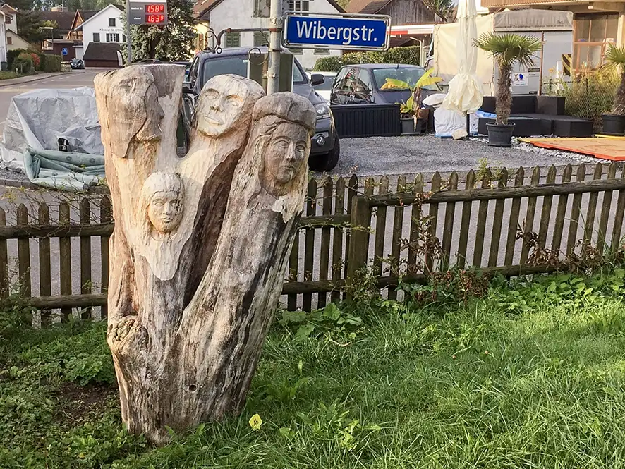 Kunst aus Stein und Holz – Ausstellung im Dürstelerhaus Gossau Steinskulpturen und Holzfiguren im Dürstelerhaus Gossau