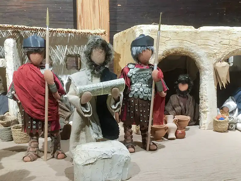 Weihnachtliche Bibelfiguren-Ausstellung im Dürstelerhaus Ottikon Biblische Figuren-Ausstellung mit Engeln, Hirten und Königen