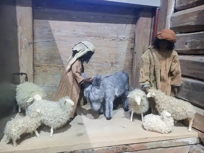 Weihnachtliche Bibelfiguren-Ausstellung im Dürstelerhaus Ottikon Biblische Figuren-Ausstellung mit Engeln, Hirten und Königen