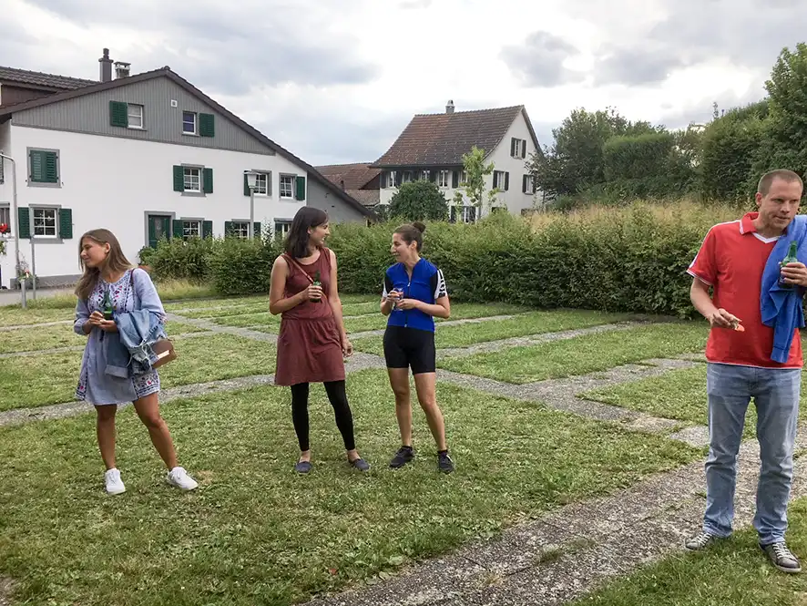 UHCevi Gossau – Ehrung für die besten Scorer Topscorer-Ehrung des UHCevi Gossau vor dem Dürstelerhaus
