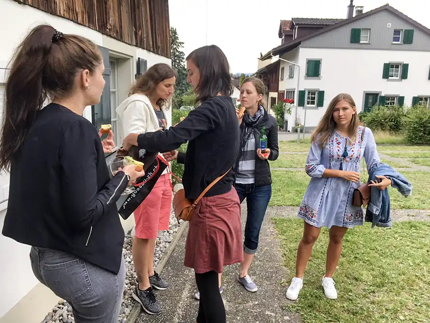 Topscorer-Ehrung des UHCevi Gossau Topscorer-Ehrung des UHCevi Gossau vor dem Dürstelerhaus