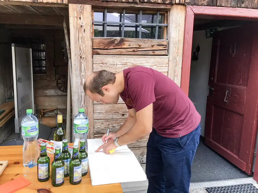 Topscorer-Ehrung UHCevi Gossau im Dürstelerhaus Topscorer-Ehrung des UHCevi Gossau vor dem Dürstelerhaus