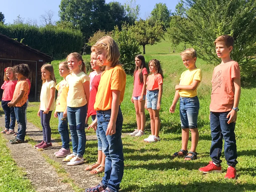Gesangstradition in Gossau – Männerchor im Dürstelerhaus Gruppenfoto und Konzert des Männerchors Gossau-Ottikon bei Jubiläumsausstellung