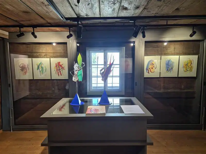 Roberto Lauro – 60 Jahre Kunst in Gossau Kunstwerke von Roberto Lauro mit Glas, Metall und Farbe