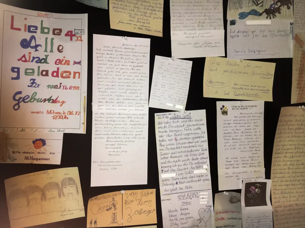 Bilderauswahl aus dem Leben und Wirken von Jakob Zollinger Fotowand zur Ausstellung Jakob Zollinger im Dürstelerhaus Gossau