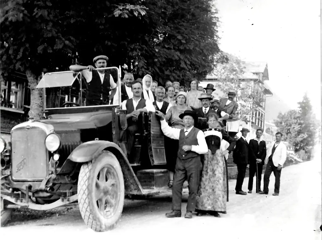 Vereinsleben in Gossau – Reisen und Feste im Rückblick Historische Schwarz-Weiss-Fotografien von Gossauer Vereinen bei Reisen und Festen