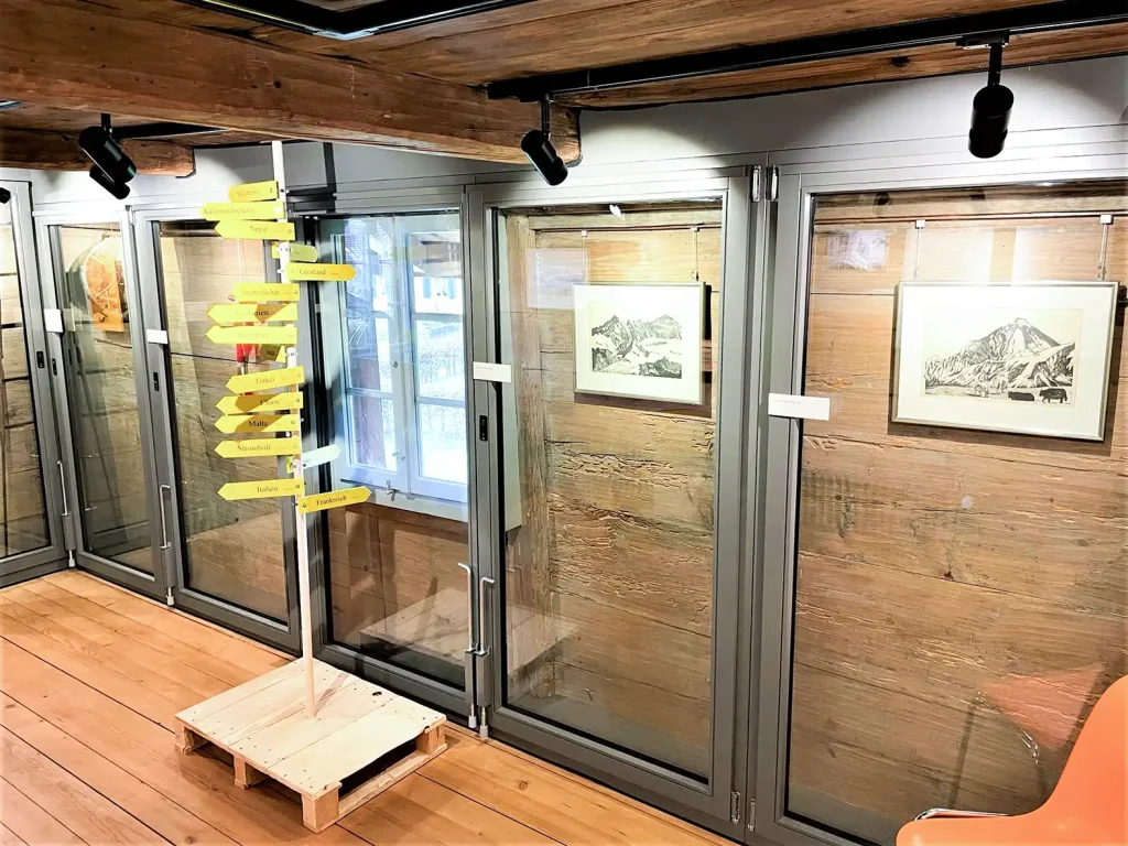 Arthur Stocker im Dürstelerhaus – Filmgeschichte zum Anfasse Filmprojektoren, Kameras und Filmmaterial in der Arthur-Stocker-Gedenkausstellung im Dürstelerhaus