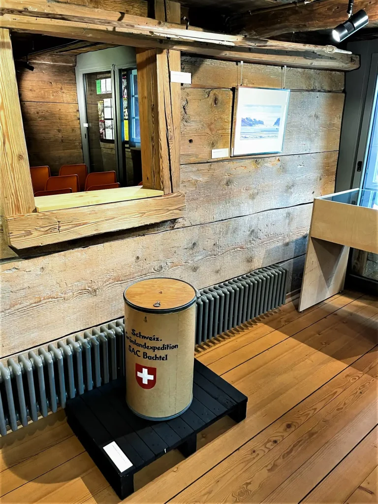 Gedenkausstellung Arthur Stocker – Filme und Erinnerungen Filmrollen, Kameras und Projektoren aus der Sammlung von Arthur Stocke