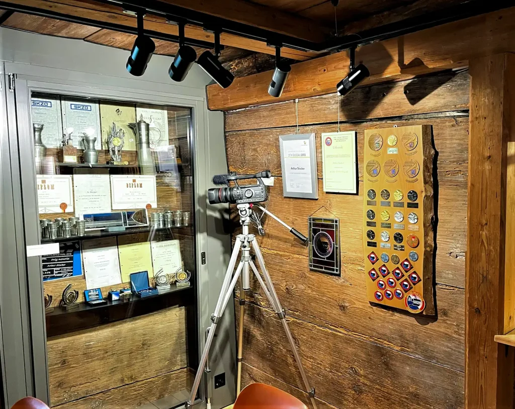 Arthur Stocker im Dürstelerhaus – Filmgeschichte zum Anfassen Filmrollen, Kameras und Projektoren aus der Sammlung von Arthur Stocke