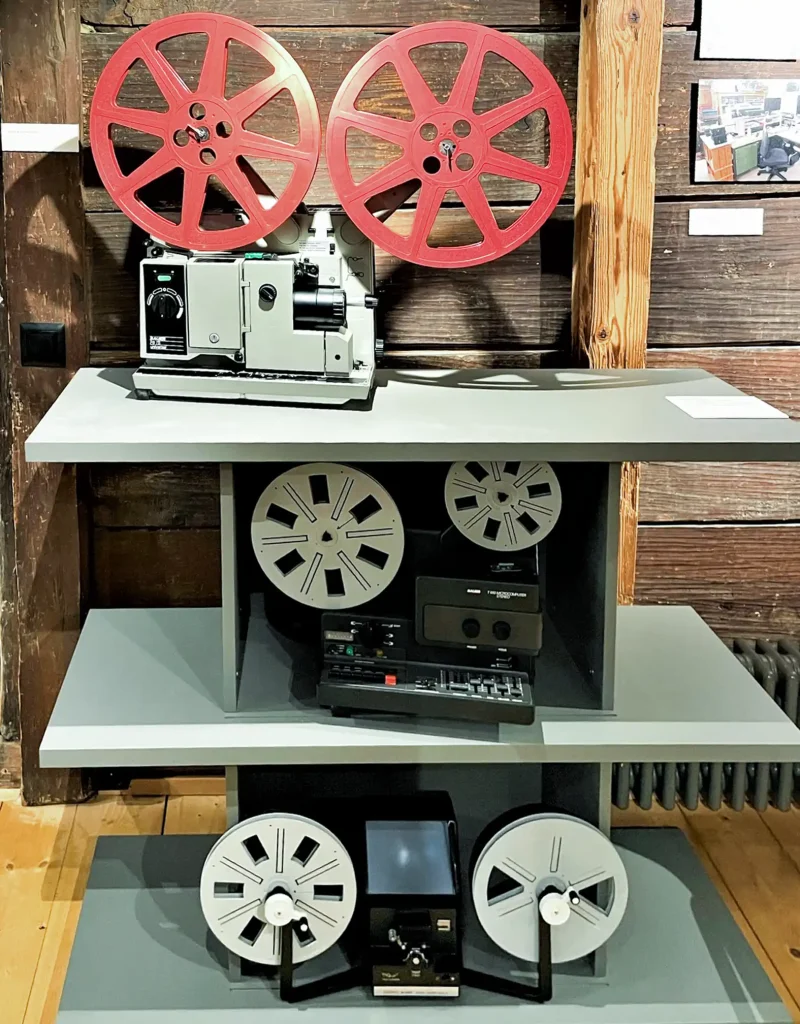 Filmgeschichte zum Anfassen – Arthur Stocker im Dürstelerhaus Filmrollen, Kameras und Projektoren aus der Sammlung von Arthur Stocke
