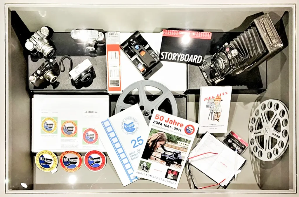 rthur Stocker Ausstellung – Amateurfilmer aus dem Zürcher Oberland Filmrollen, Kameras und Projektoren aus der Sammlung von Arthur Stocke