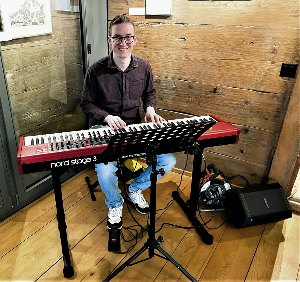 Filmgeschichte zum Anfassen – Arthur Stocker im Dürstelerhaus Filmprojektoren, Kameras und Filmmaterial in der Arthur-Stocker-Gedenkausstellung im Dürstelerhaus