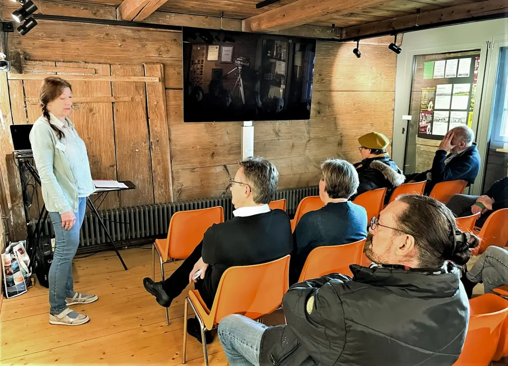 rthur Stocker Ausstellung – Amateurfilmer aus dem Zürcher Oberland Filmrollen, Kameras und Projektoren aus der Sammlung von Arthur Stocke