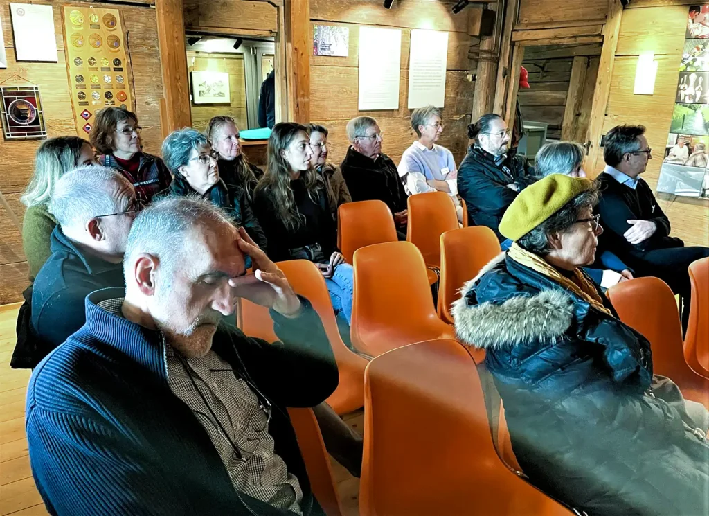 Filmgeschichte zum Anfassen – Arthur Stocker im Dürstelerhaus Filmprojektoren, Kameras und Filmmaterial in der Arthur-Stocker-Gedenkausstellung im Dürstelerhaus