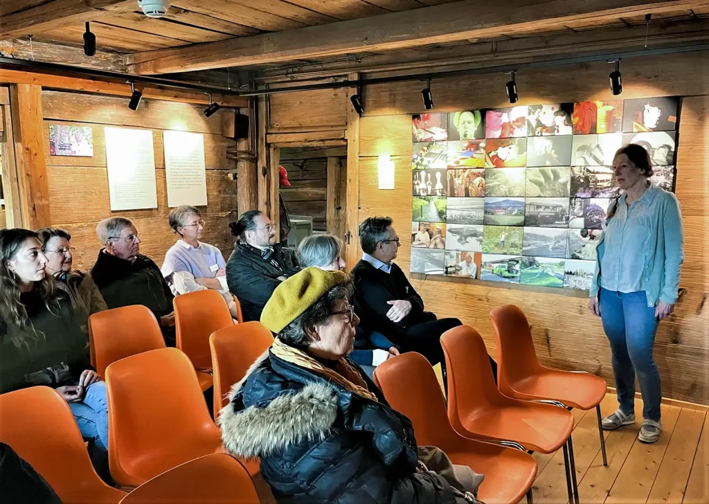 Gedenkausstellung Arthur Stocker – Filme und Erinnerungen Filmrollen, Kameras und Projektoren aus der Sammlung von Arthur Stocke